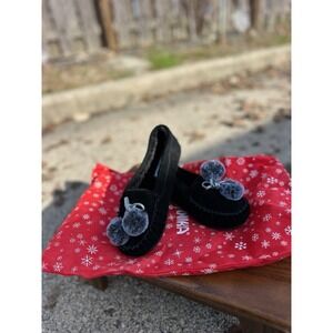 Minnetonka Black Moccasin‎ Slippers Pom Pom Faux Fur Size 6 Women